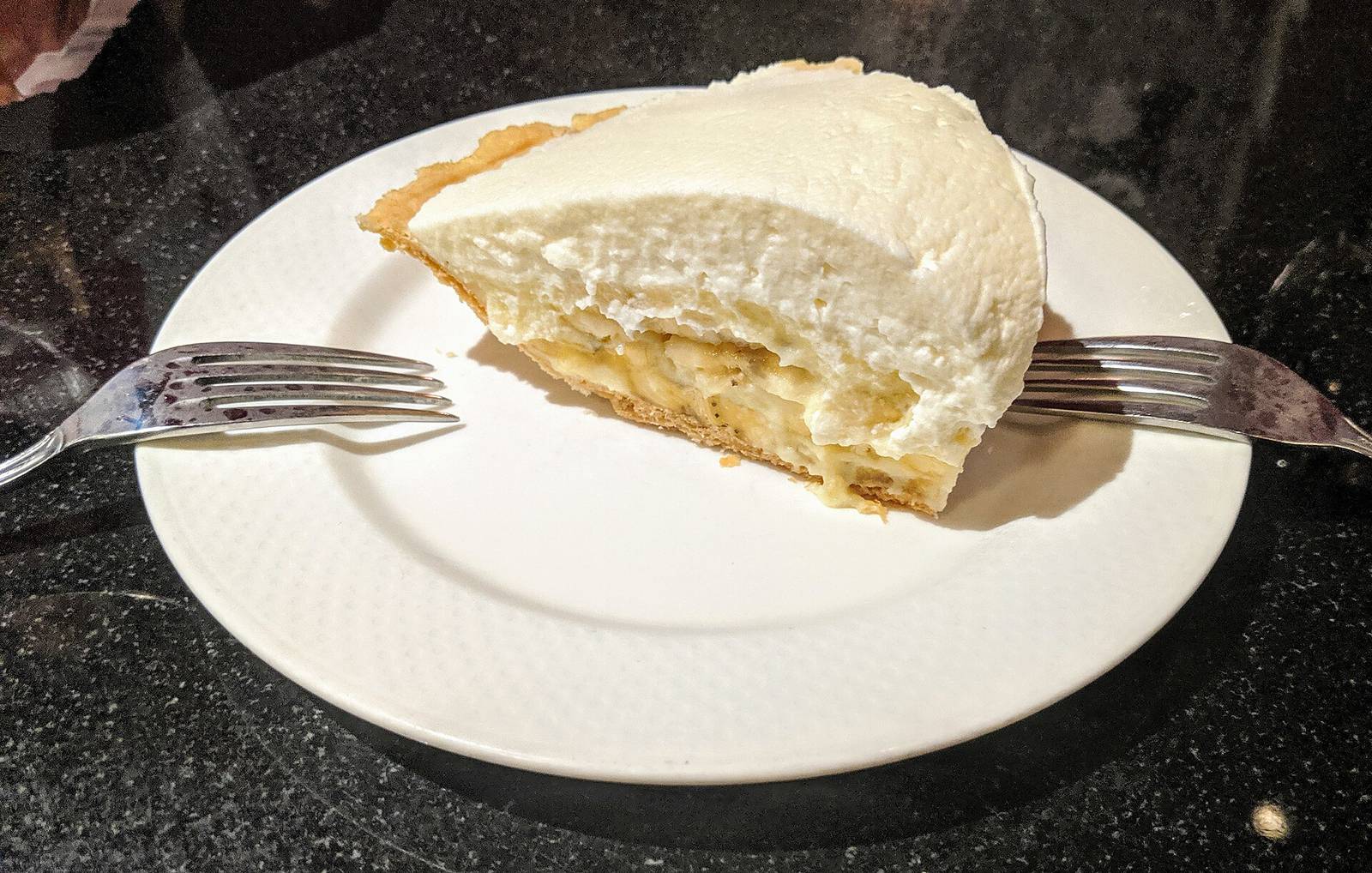 Cullen328 / Wikimedia Commons, CC BY-SA 3.0 A diner slice of banana cream pie