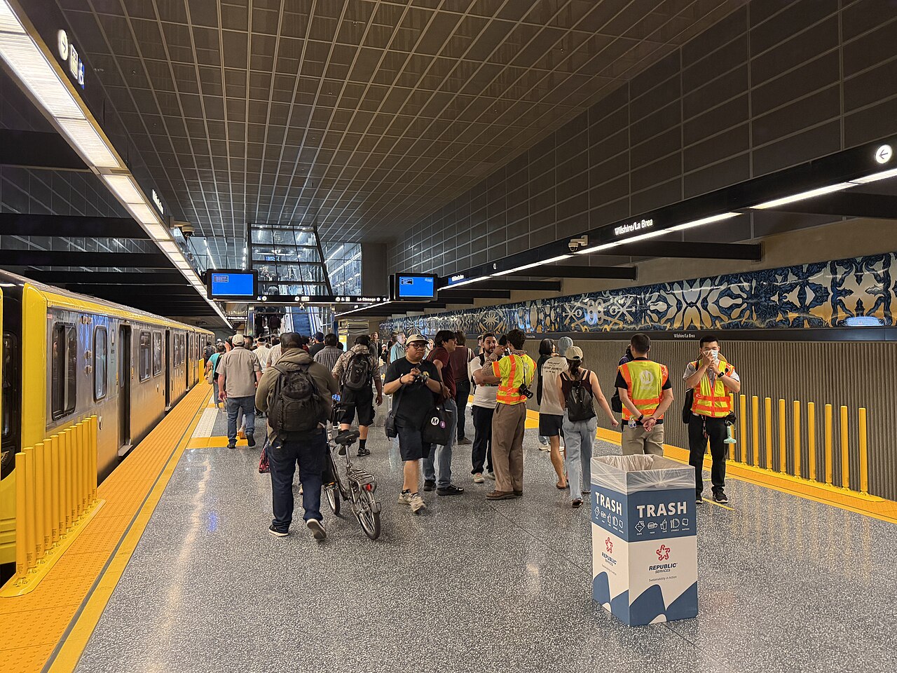 The platform at Wilshire/La Brea station on the Metro D Line