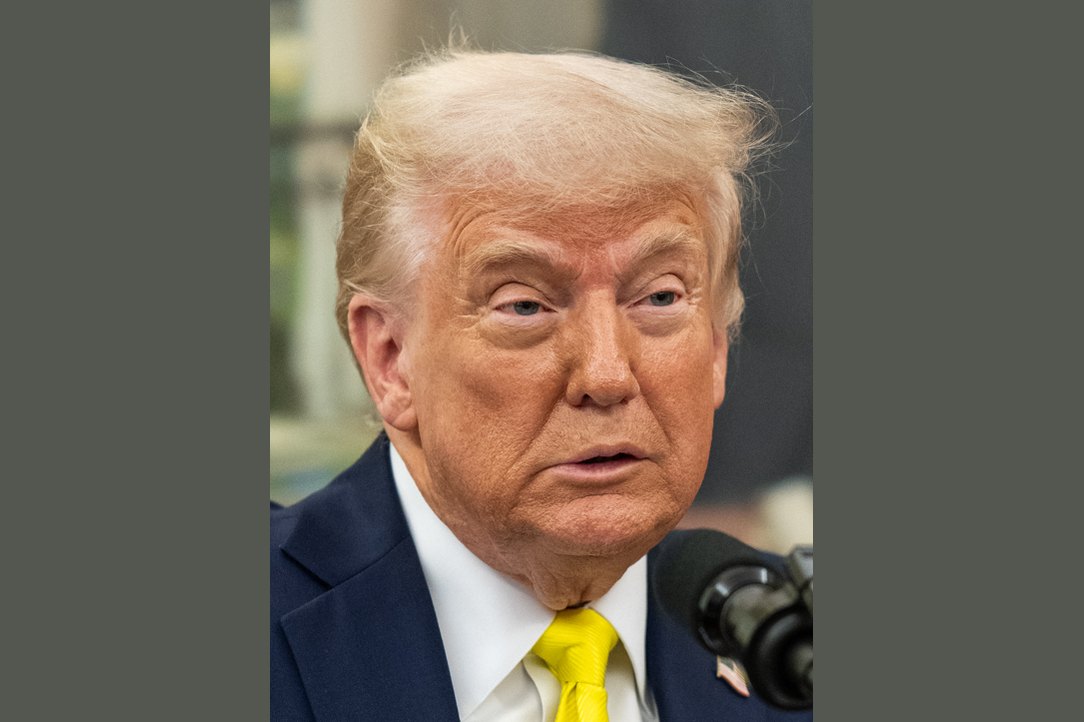 President Donald Trump participates in the swearing-in ceremony for Administrator of the Centers for Medicare and Medicaid Services Mehmet Oz, Friday, April 18, 2025, in the Oval Office.